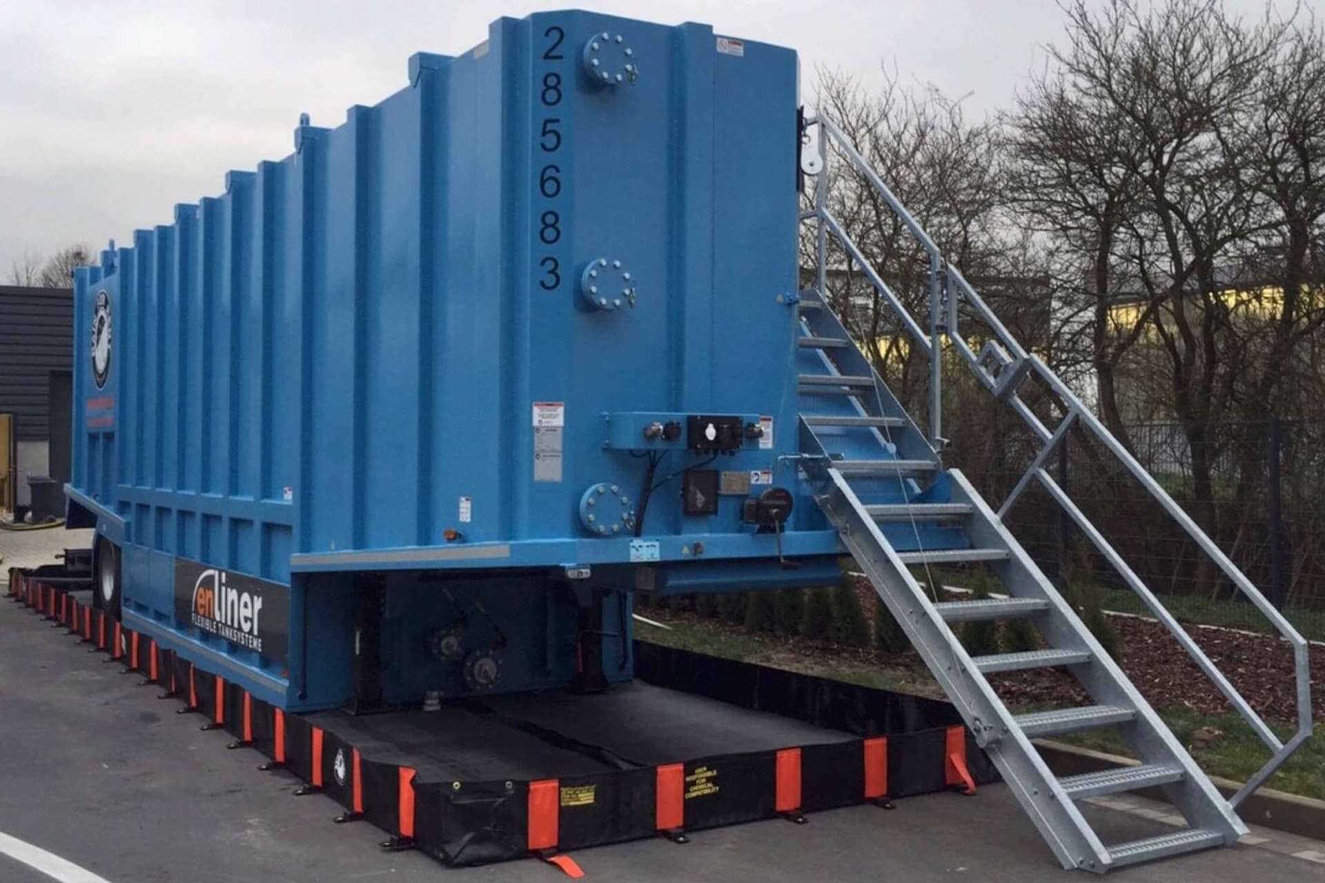 Auffangwanne mit 70 Kubikmenter Tank